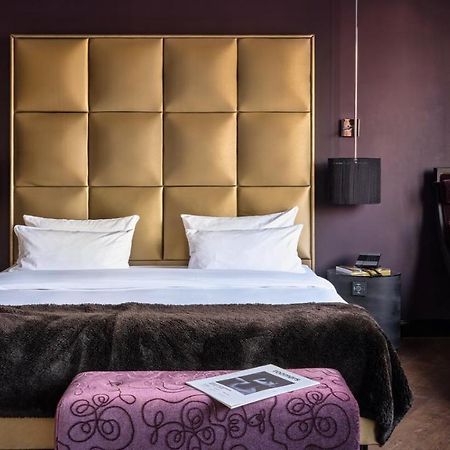 Roomers, Frankfurt, A Member Of Design Hotels Fráncfort del Meno Exterior foto A room at the Hotel Axelmannstein