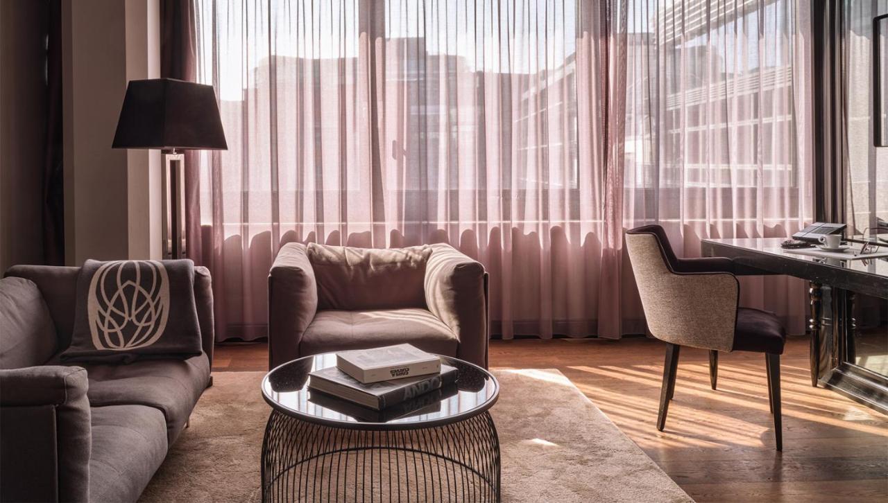 Roomers, Frankfurt, A Member Of Design Hotels Fráncfort del Meno Exterior foto A living room at the Mandarin Oriental, Munich