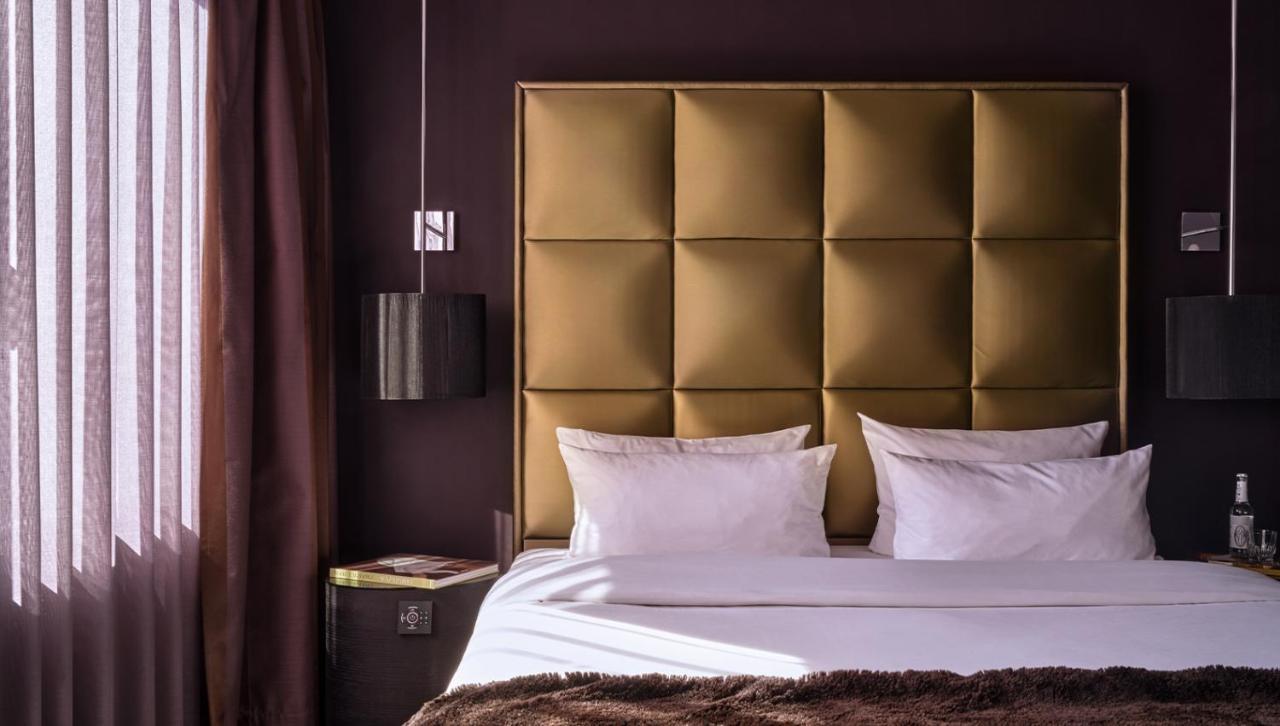 Roomers, Frankfurt, A Member Of Design Hotels Fráncfort del Meno Exterior foto A bedroom at the hotel